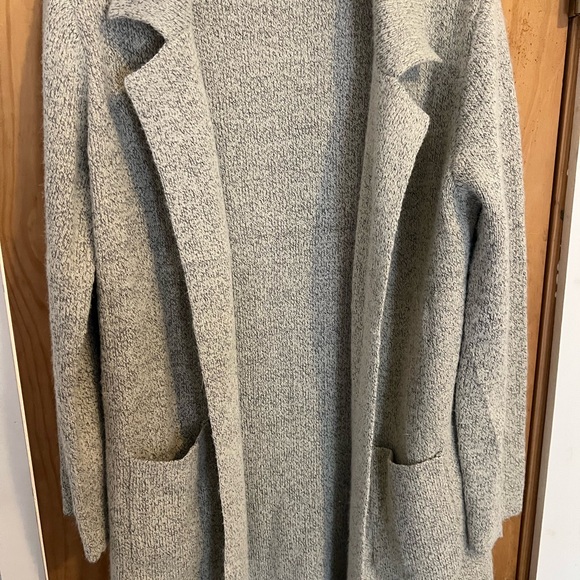 Cozy Open-Front Long Cardigan in Light Gray - Picture 5 of 6